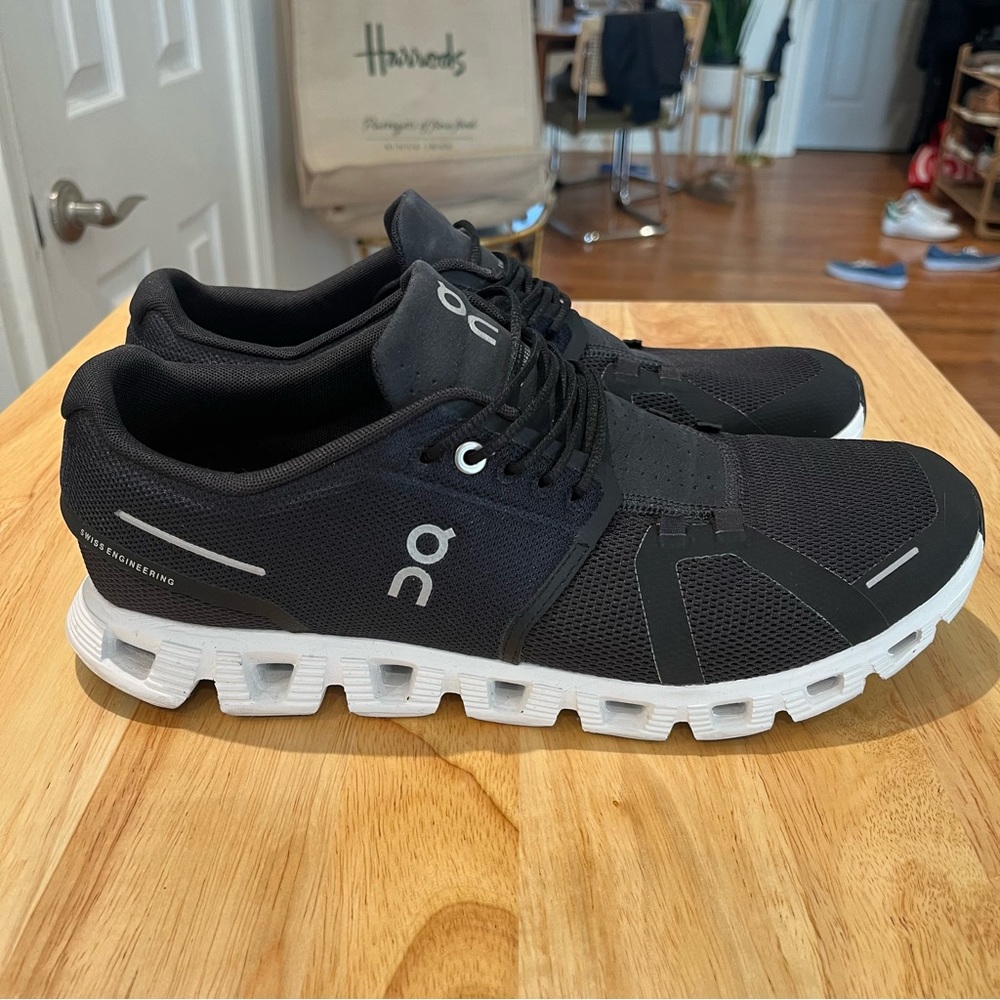 On cloud sneakers size 10.5